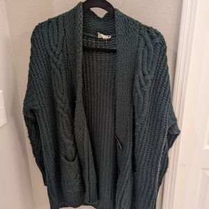 Cozy oversized cableknit cardigan (sz xs/s)